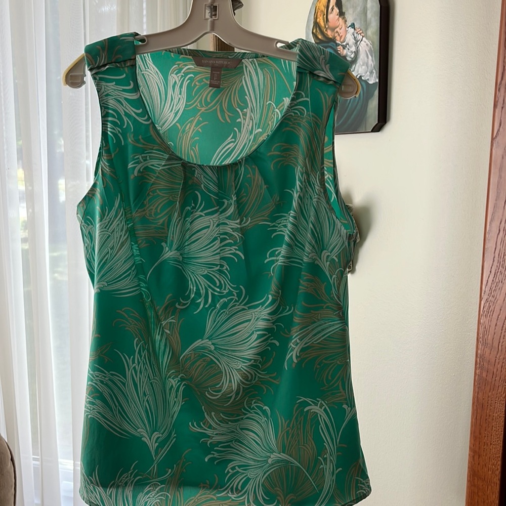 Banana Republic Polyester tank.